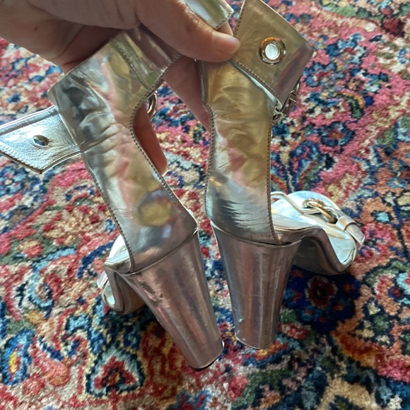 Gucci silver ankle heels - Picture 2 of 10